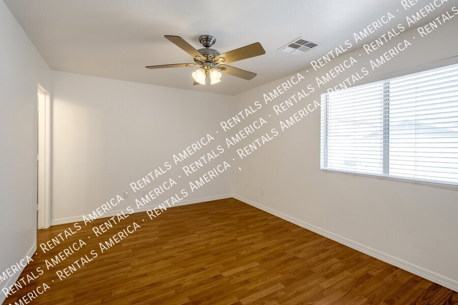 Beautiful 3 bedroom home with pool service included!!! property image