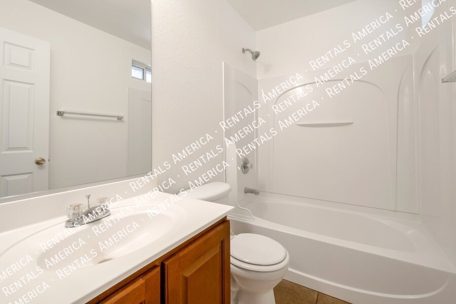 Beautiful 3 bedroom home with pool service included!!! property image