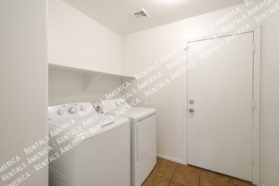 Beautiful 3 bedroom home with pool service included!!! property image