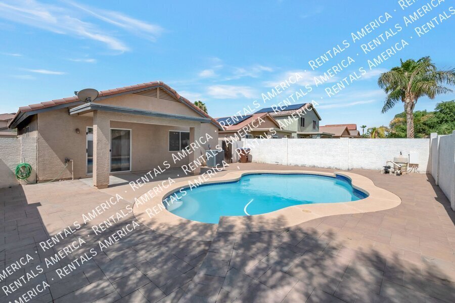 Beautiful 3 bedroom home with pool service included!!! property image