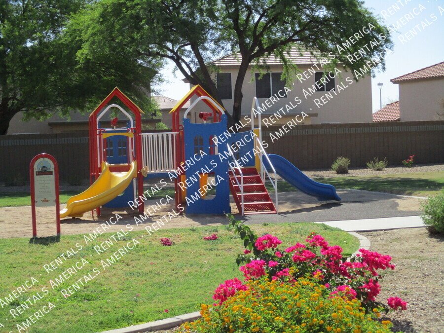 Beautiful 3 bedroom home with pool service included!!! property image