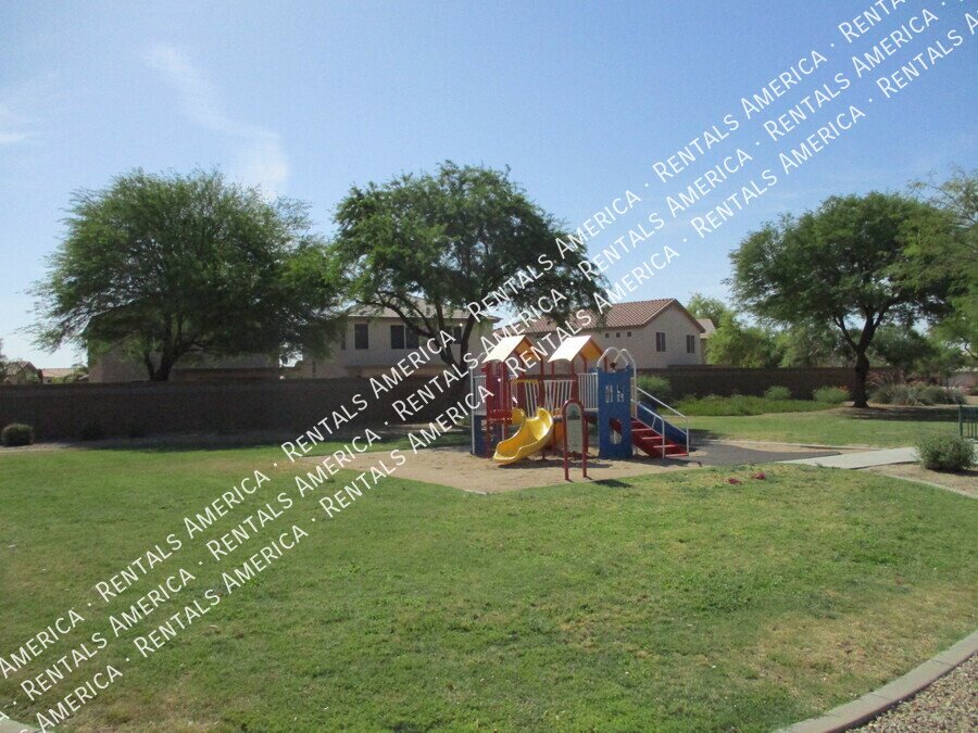 Beautiful 3 bedroom home with pool service included!!! property image