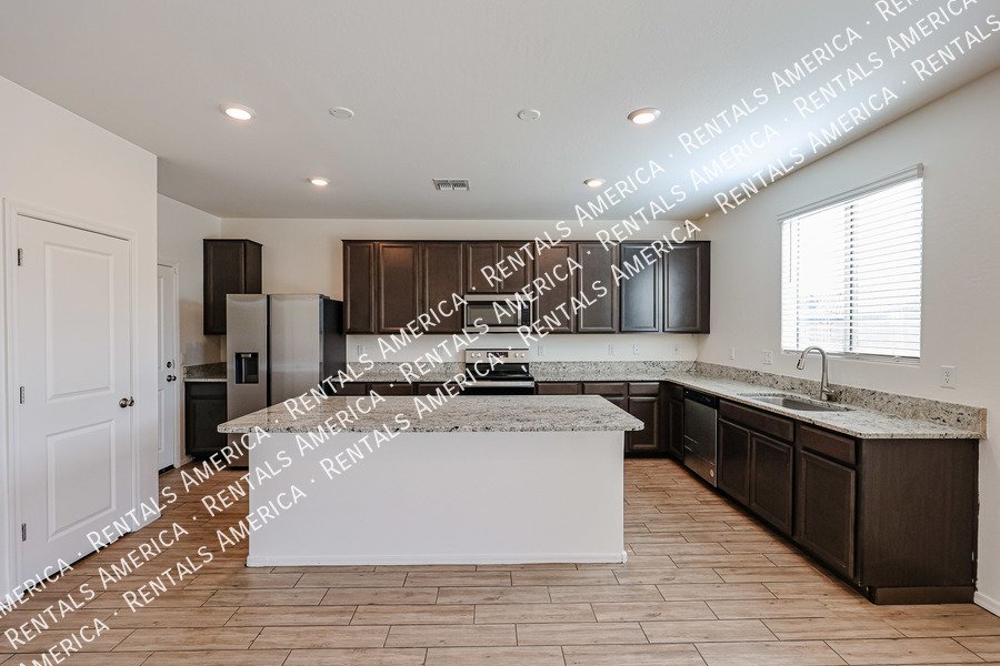 Remarkable newer home with 4 bed / 3 bath in Glendale!!! property image