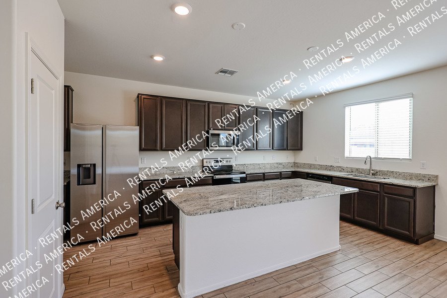 Remarkable newer home with 4 bed / 3 bath in Glendale!!! property image