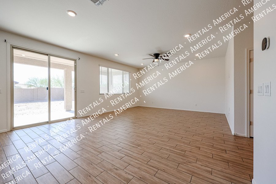 Remarkable newer home with 4 bed / 3 bath in Glendale!!! property image