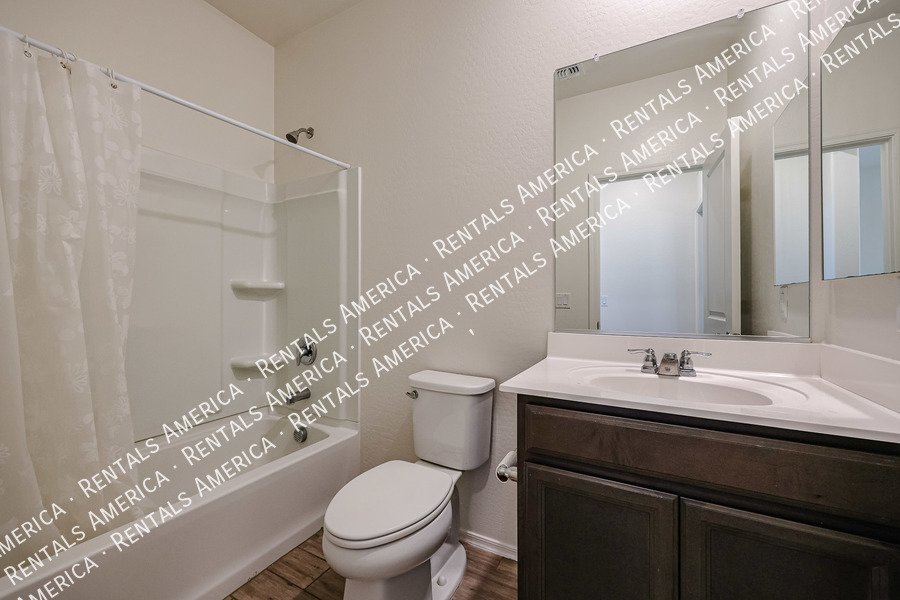 Remarkable newer home with 4 bed / 3 bath in Glendale!!! property image