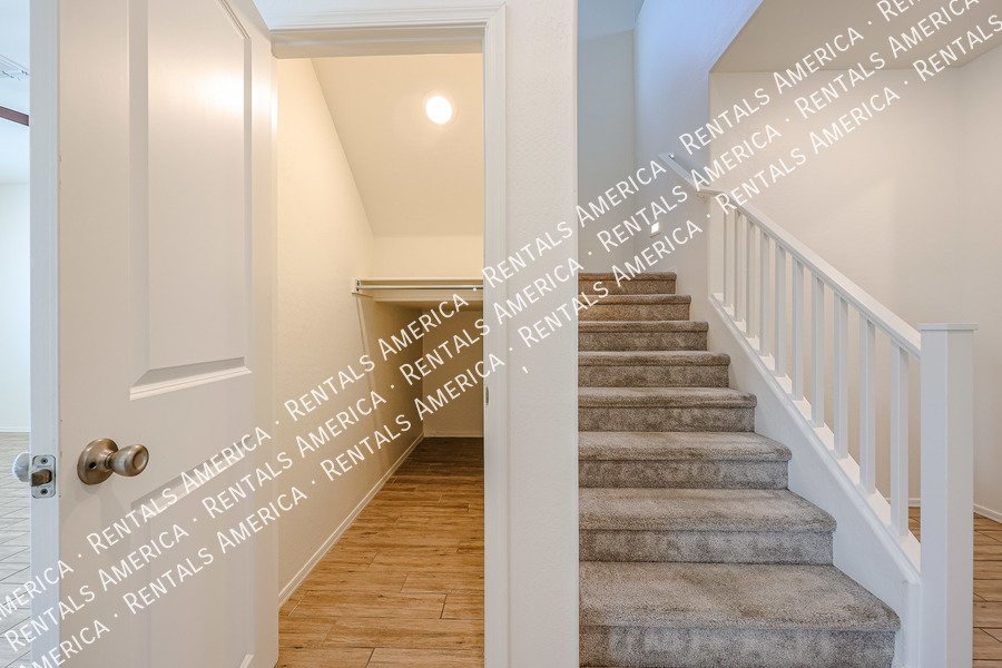 Remarkable newer home with 4 bed / 3 bath in Glendale!!! property image