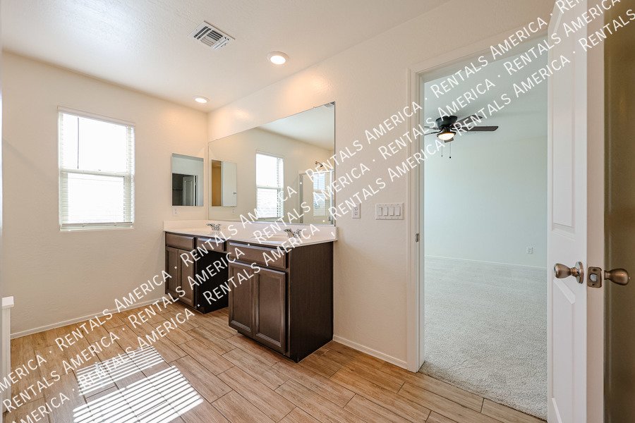 Remarkable newer home with 4 bed / 3 bath in Glendale!!! property image