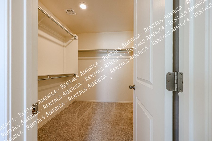 Remarkable newer home with 4 bed / 3 bath in Glendale!!! property image