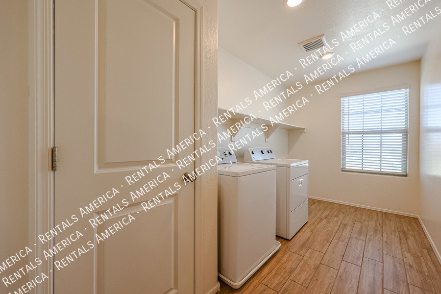 Remarkable newer home with 4 bed / 3 bath in Glendale!!! property image