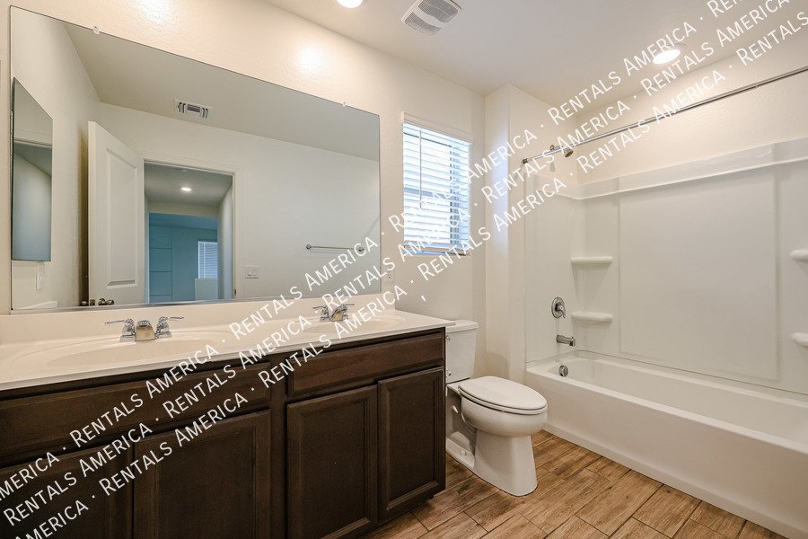 Remarkable newer home with 4 bed / 3 bath in Glendale!!! property image