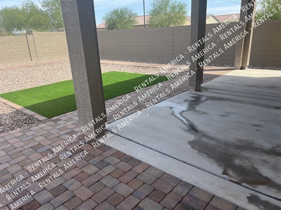 Remarkable newer home with 4 bed / 3 bath in Glendale!!! property image