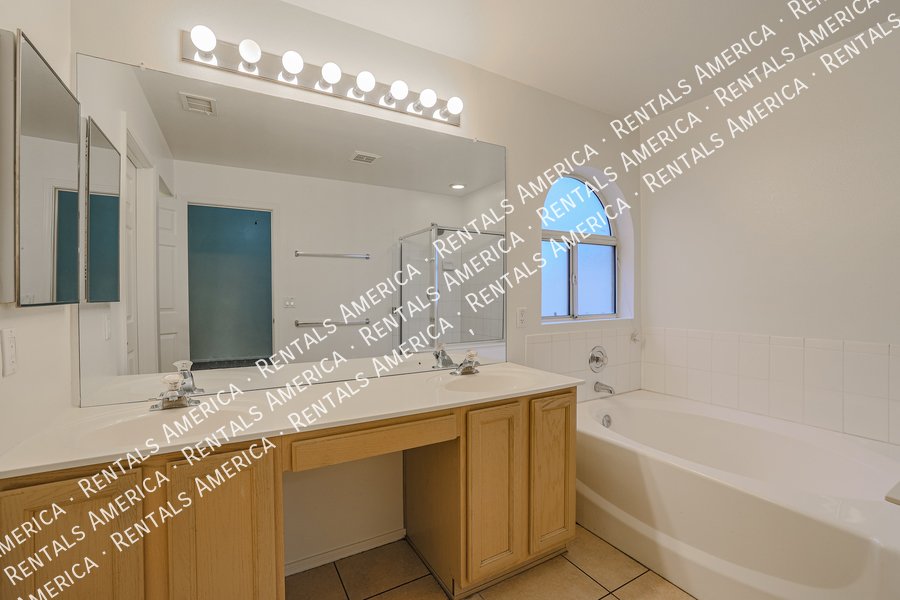 Great WATERFRONT home in perfect Mesa location! property image