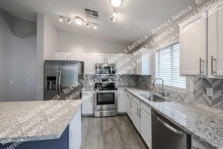 MI SPECIAL! Beautiful 4BD 2BA Home in Maricopa Meadows! property image