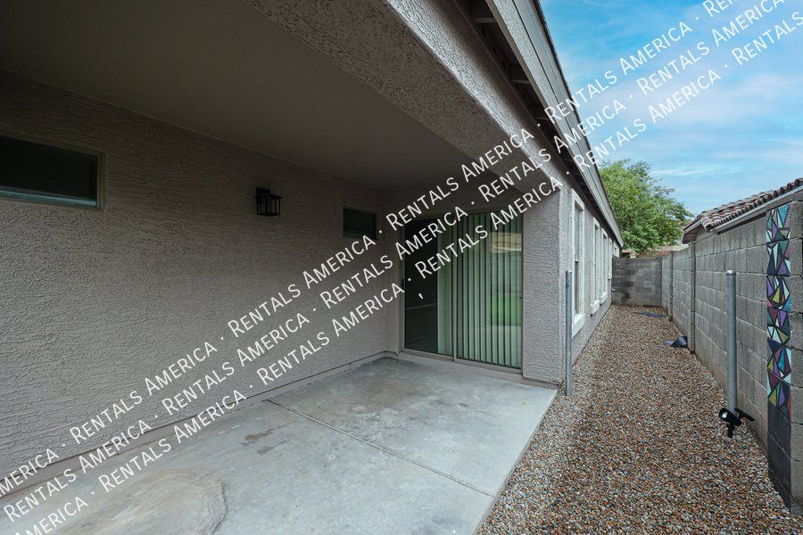 MI SPECIAL! Beautiful 4BD 2BA Home in Maricopa Meadows! property image