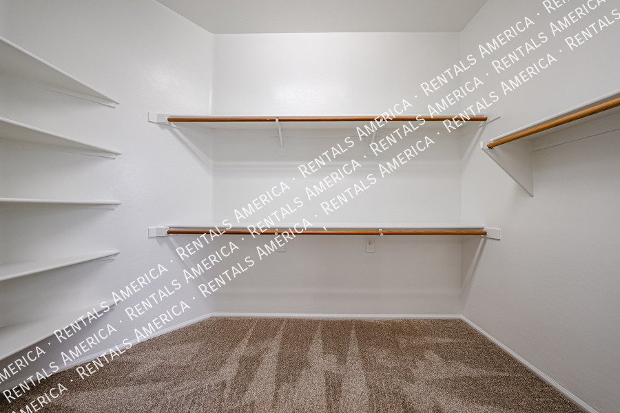 Spacious 3BD 2BA  + Den Single Level Home in Seville1 property image