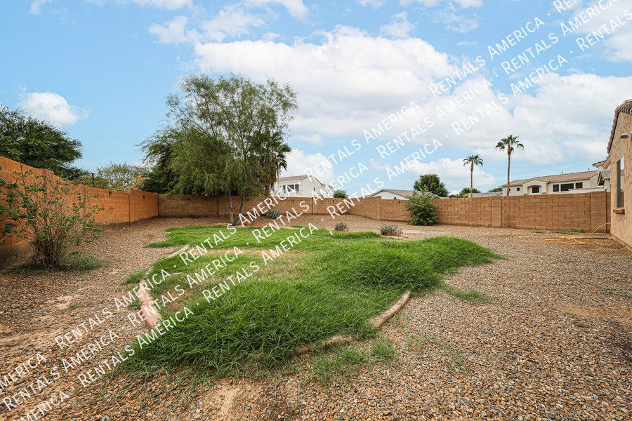 Spacious 3BD 2BA  + Den Single Level Home in Seville1 property image