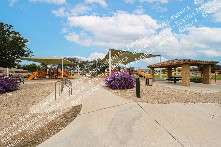 Spacious 3BD 2BA  + Den Single Level Home in Seville1 property image