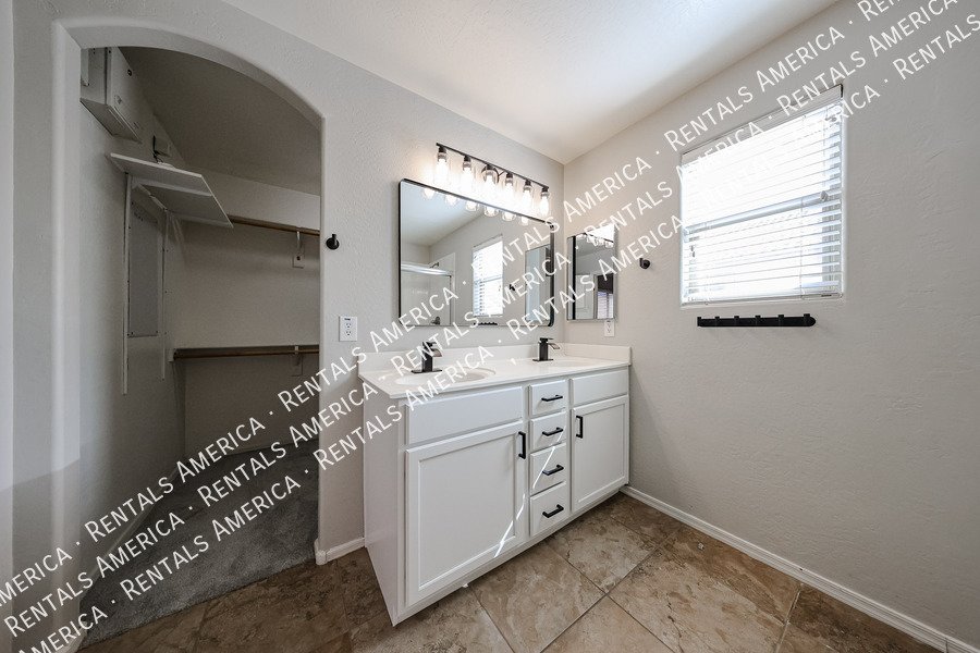 MOVEIN SPECIAL  3-bedroom 2 bath in Power Ranch property image