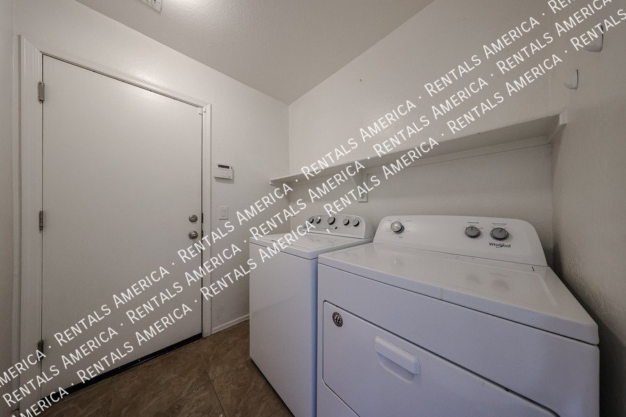 MOVEIN SPECIAL  3-bedroom 2 bath in Power Ranch property image