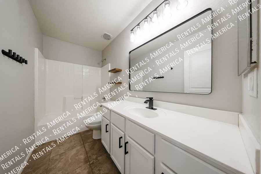 MOVEIN SPECIAL  3-bedroom 2 bath in Power Ranch property image