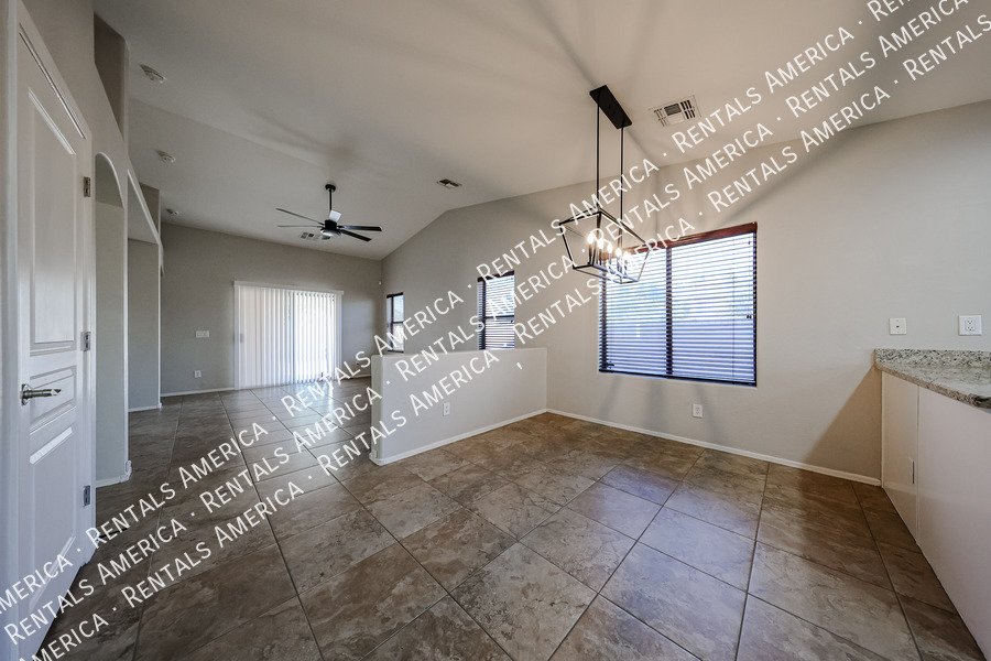 MOVEIN SPECIAL  3-bedroom 2 bath in Power Ranch property image