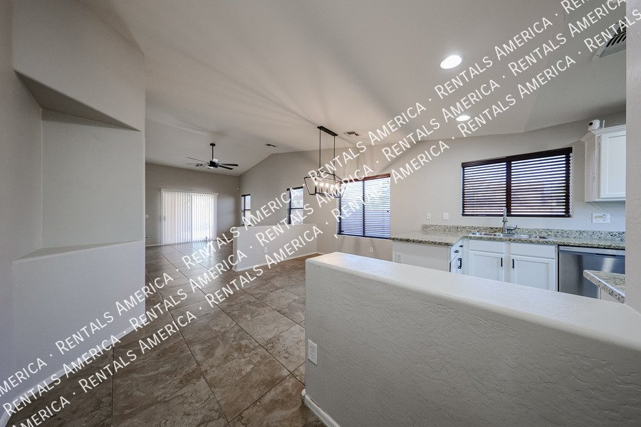 MOVEIN SPECIAL  3-bedroom 2 bath in Power Ranch property image