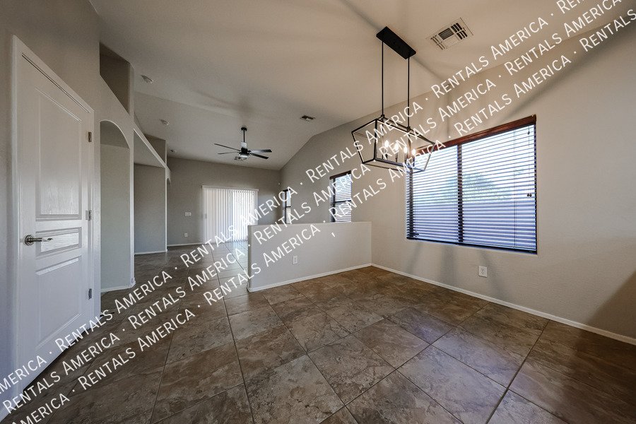 MOVEIN SPECIAL  3-bedroom 2 bath in Power Ranch property image