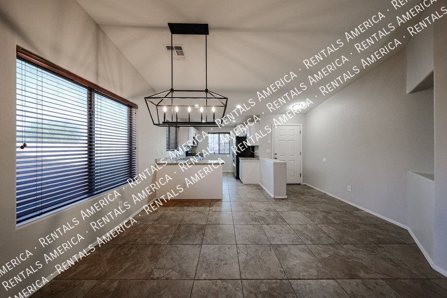 MOVEIN SPECIAL  3-bedroom 2 bath in Power Ranch property image