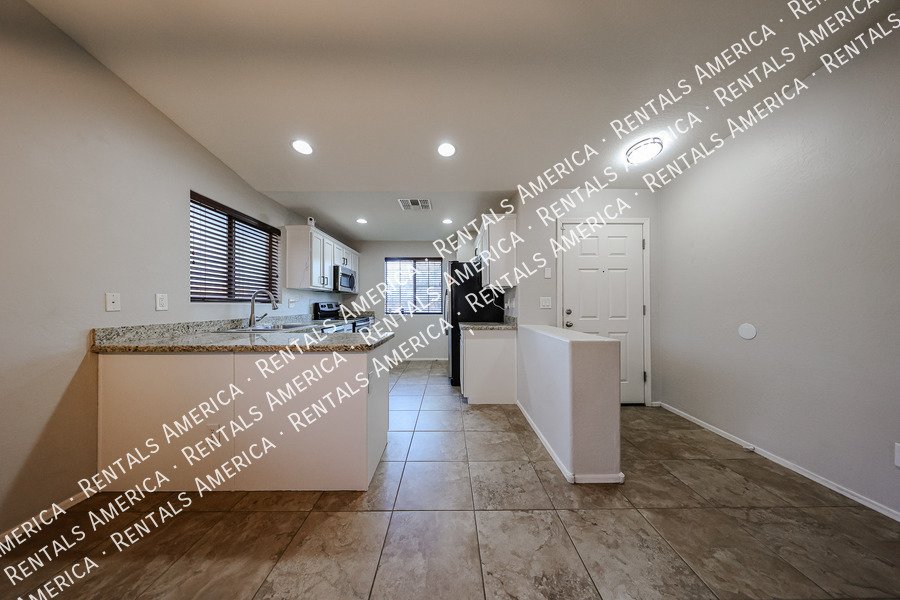 MOVEIN SPECIAL  3-bedroom 2 bath in Power Ranch property image