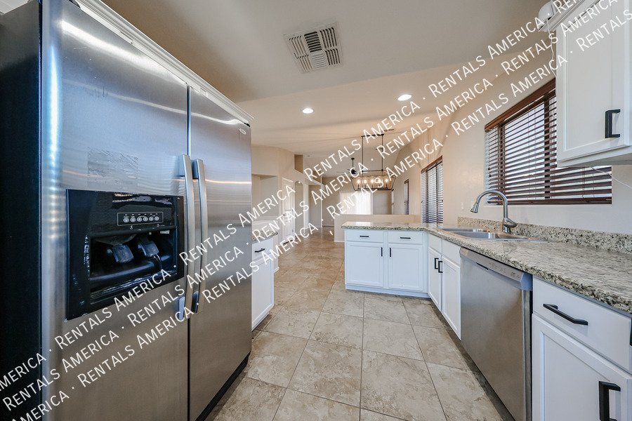 MOVEIN SPECIAL  3-bedroom 2 bath in Power Ranch property image