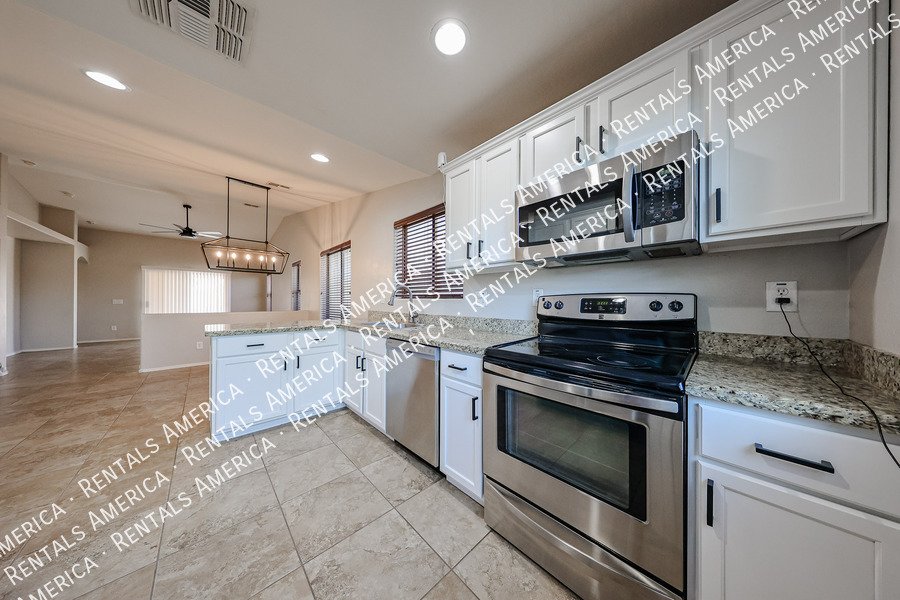 MOVEIN SPECIAL  3-bedroom 2 bath in Power Ranch property image