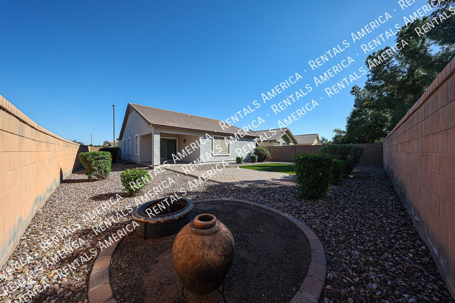 MOVEIN SPECIAL  3-bedroom 2 bath in Power Ranch property image