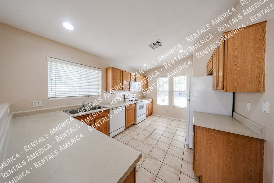 Very nice house in Centerra! property image