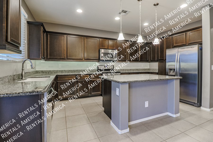 Beautiful Spacious 5BD House in Peoria! property image