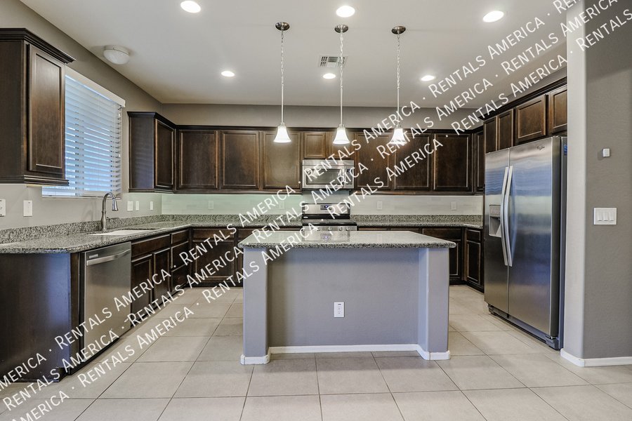 Beautiful Spacious 5BD House in Peoria! property image