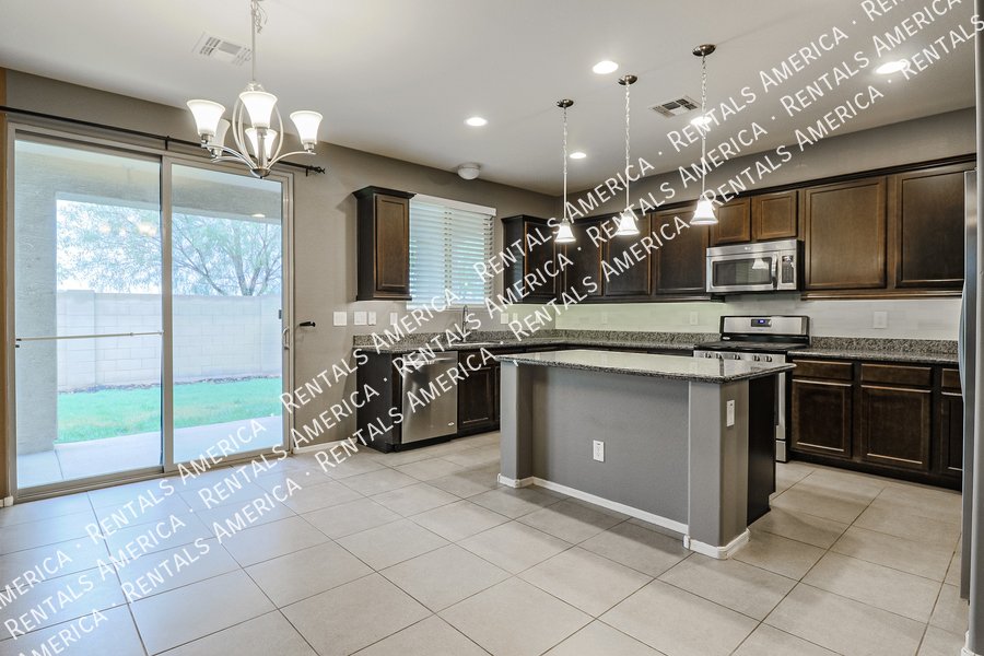 Beautiful Spacious 5BD House in Peoria! property image