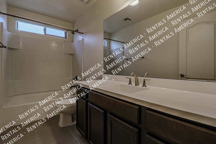 Beautiful Spacious 5BD House in Peoria! property image