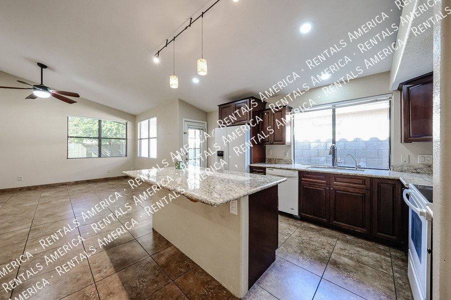 GORGEOUS 3BR IN DESERT SHIRES property image