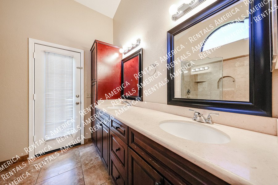 GORGEOUS 3BR IN DESERT SHIRES property image