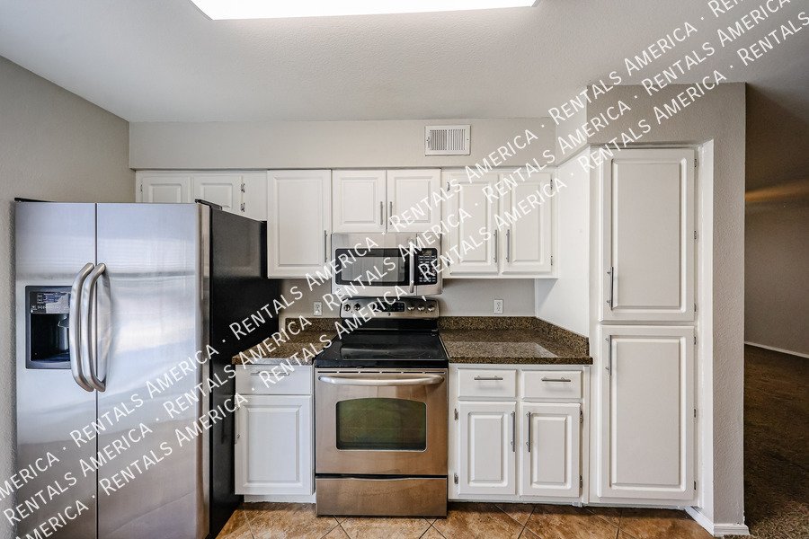 2025 E Campbell Ave property image