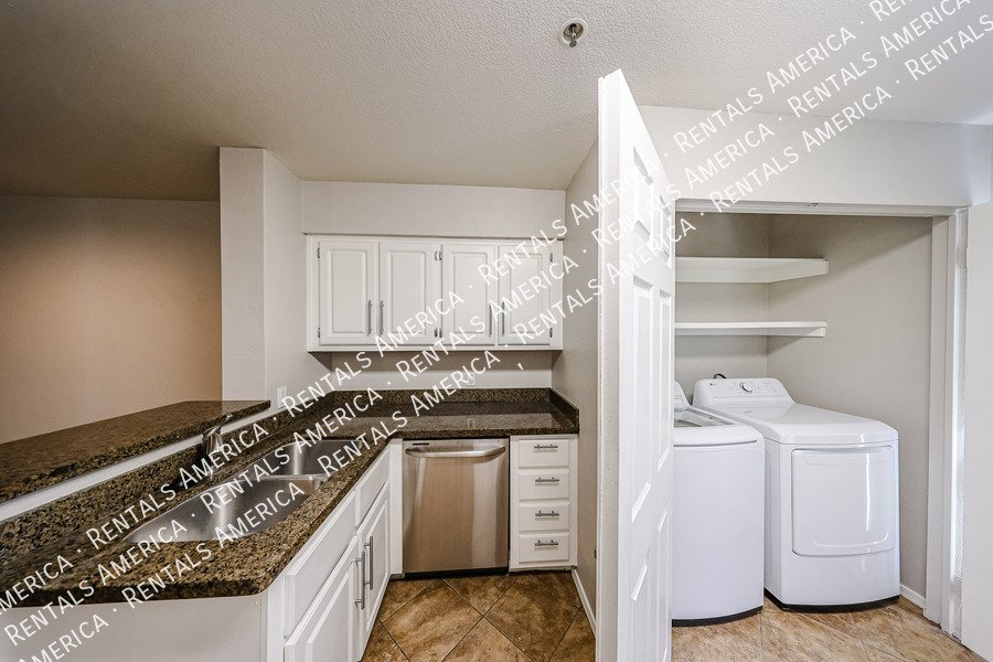 2025 E Campbell Ave property image