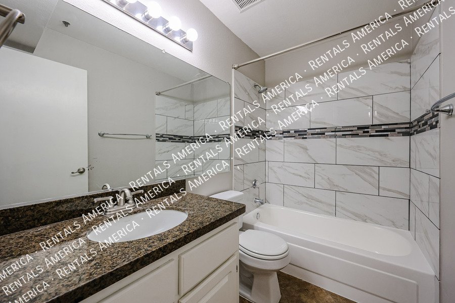 2025 E Campbell Ave property image