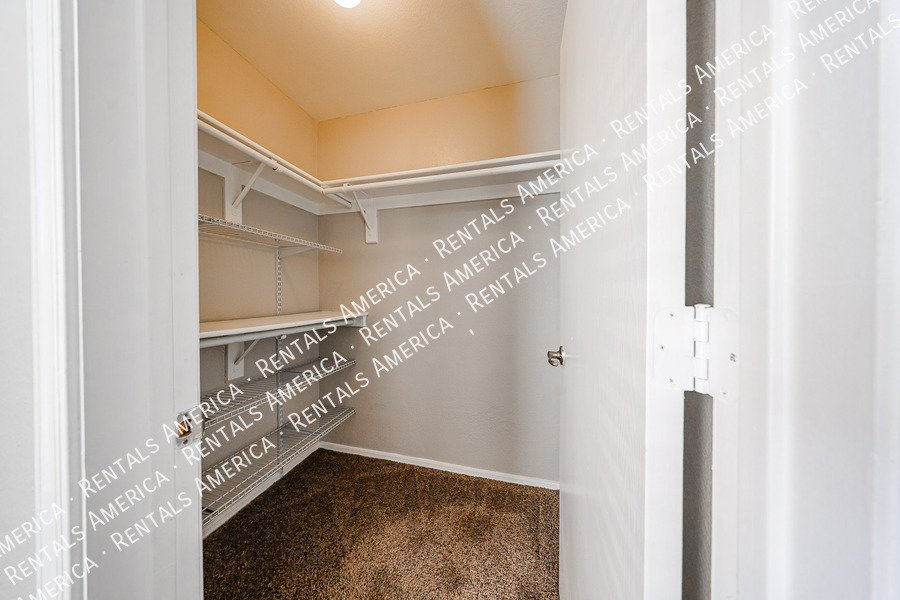 2025 E Campbell Ave property image