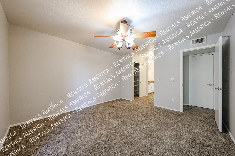 2025 E Campbell Ave property image