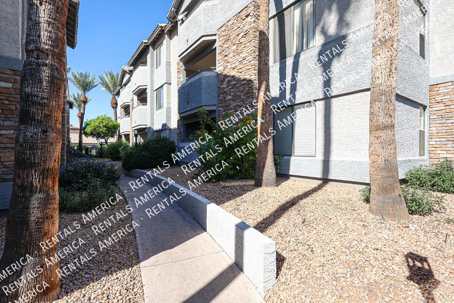 2025 E Campbell Ave property image