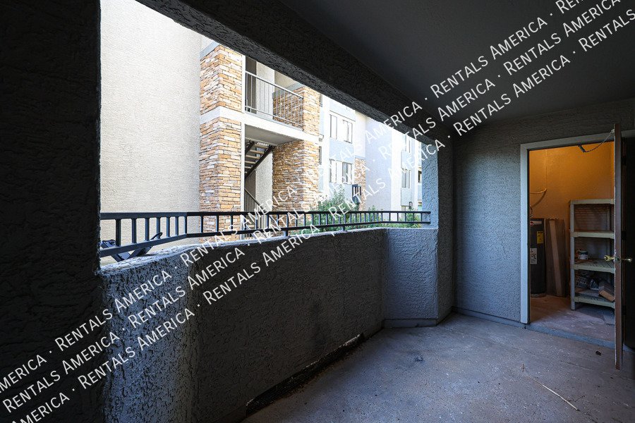 2025 E Campbell Ave property image