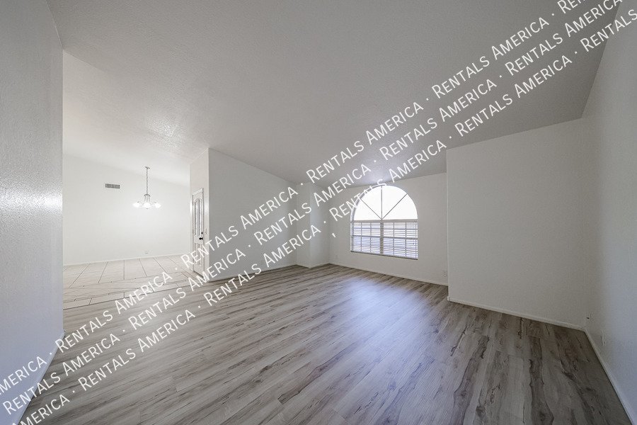 Move In Special . Amazing 4 BR/2BA Arrowhead Ranch Home! property image