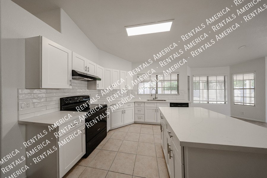 Move In Special . Amazing 4 BR/2BA Arrowhead Ranch Home! property image