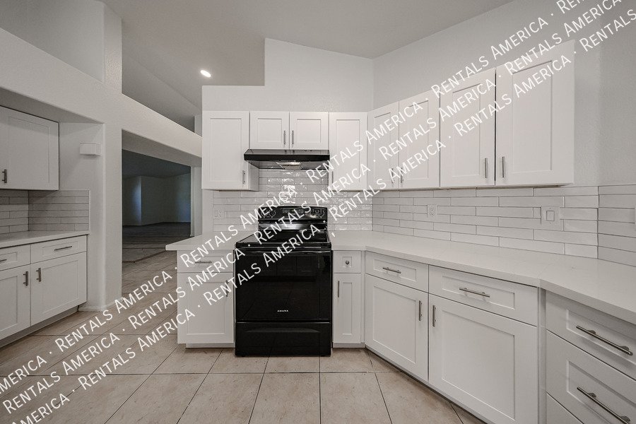 Move In Special . Amazing 4 BR/2BA Arrowhead Ranch Home! property image